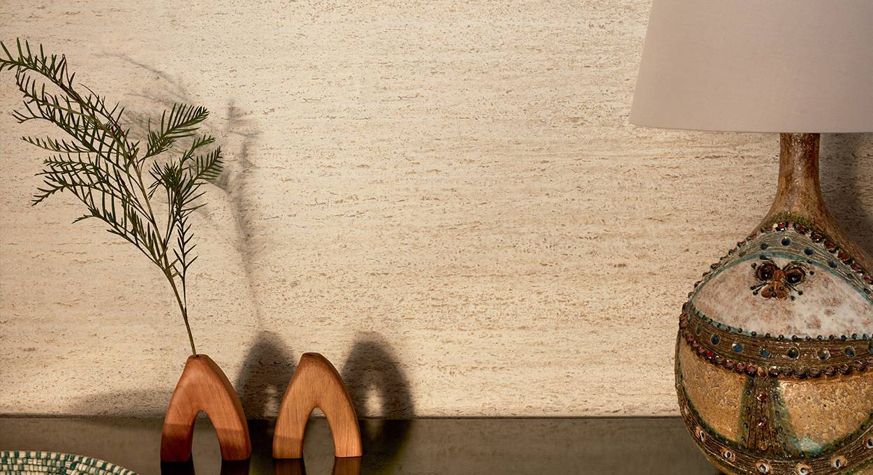 Detalhe do revestimento Travertin da coleção Ortigia, Élitis